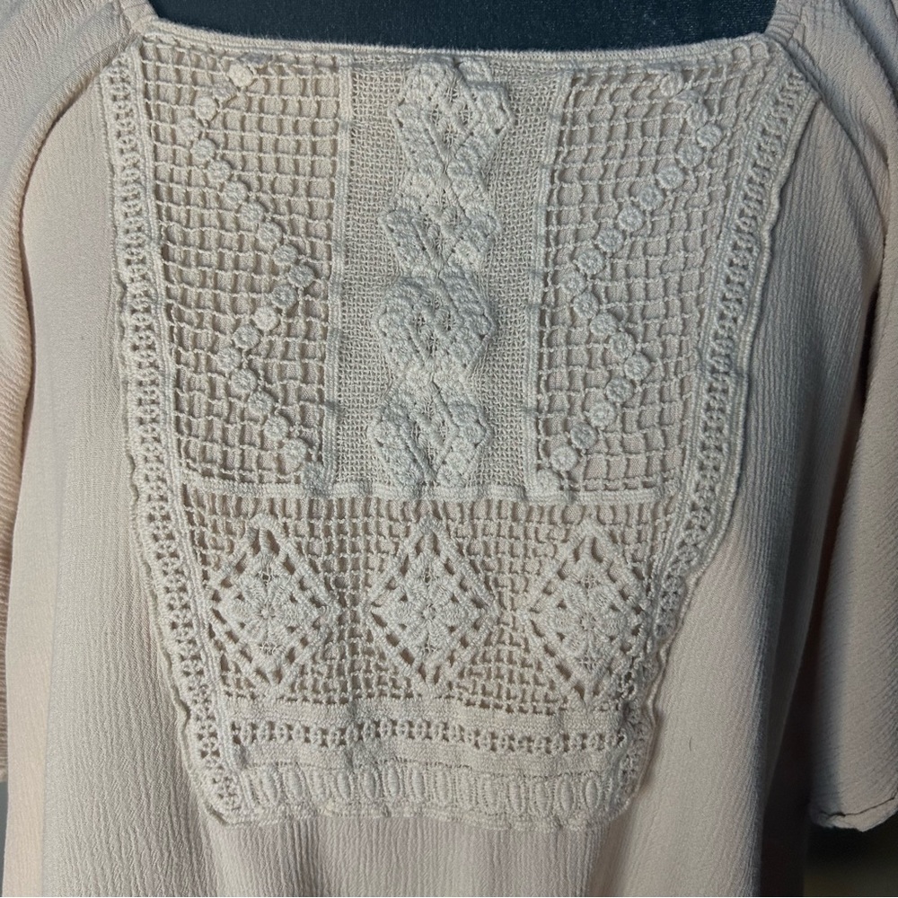 Elegant Cream Women's Top - Picture 5 of 9